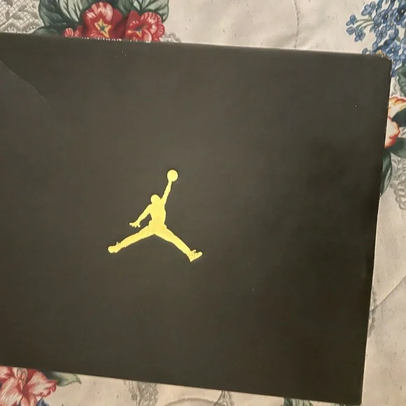 Jordan 1 Mid “Chicago Black Toe” - Picture 4 of 5